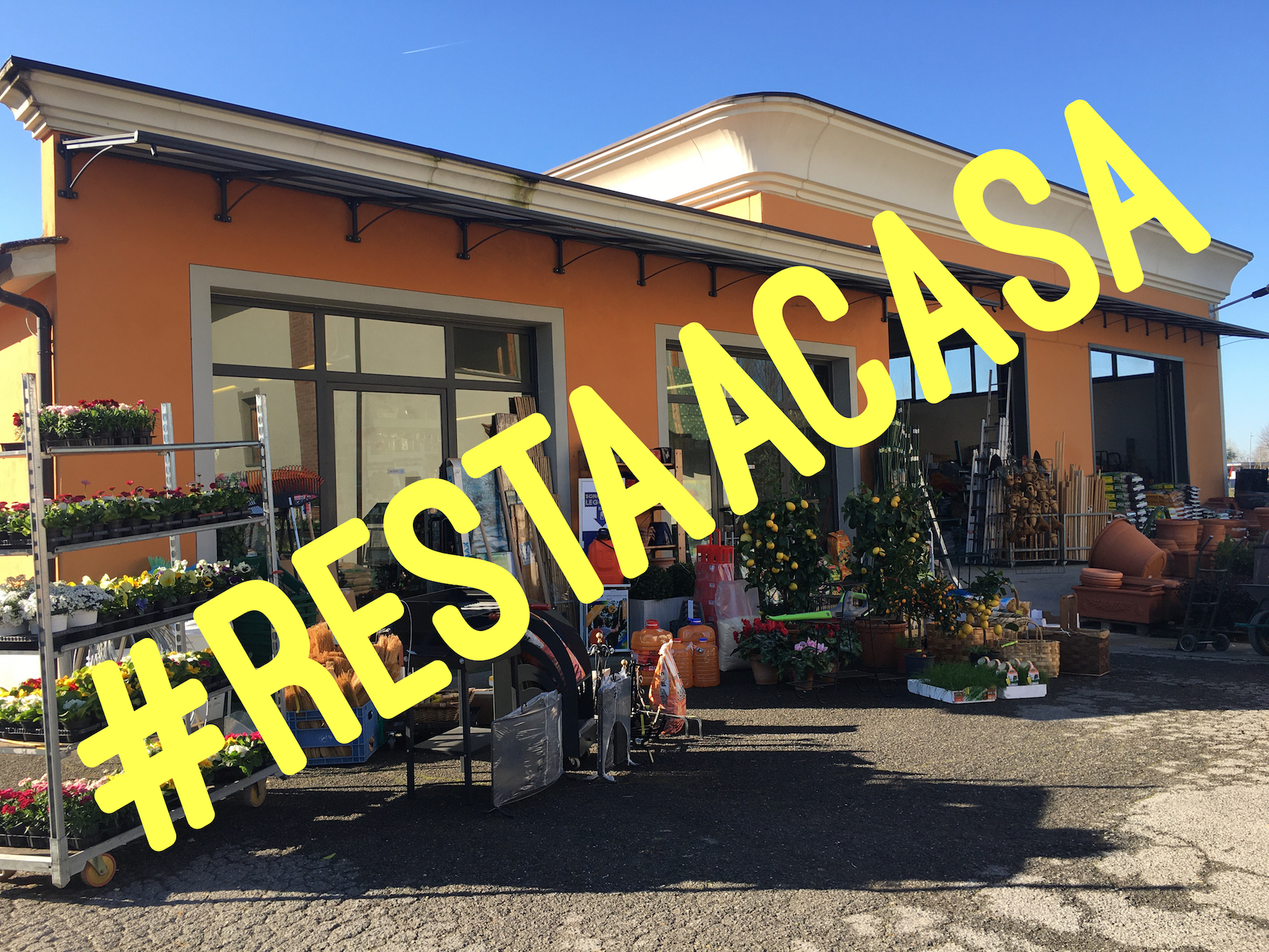 #restaacasa